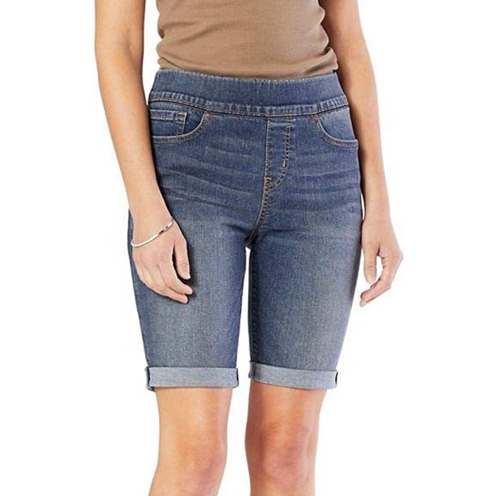 Levi’s Womens pull on Bermuda shorts